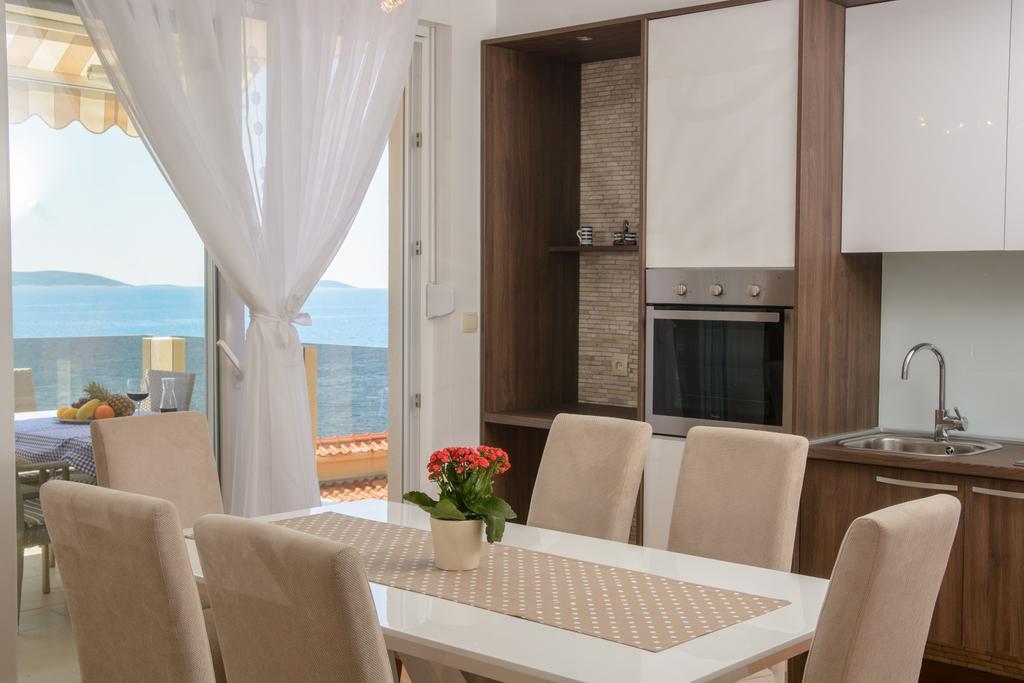 Apartments Villa Atlantis Trogir Extérieur photo