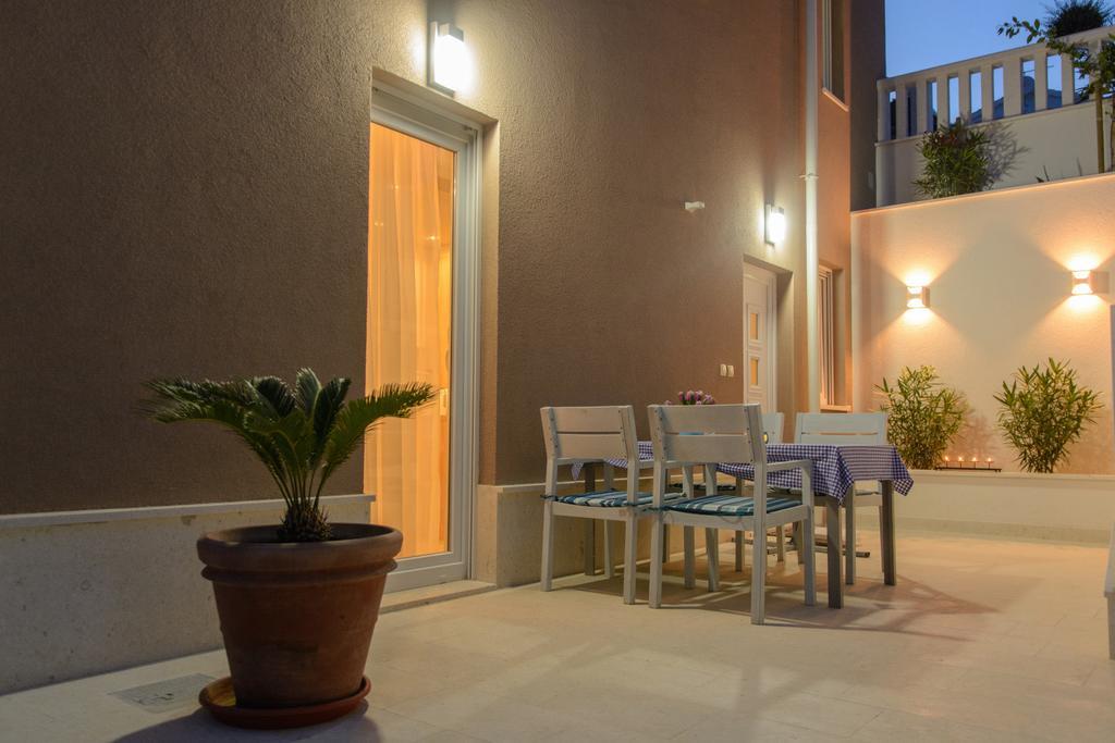 Apartments Villa Atlantis Trogir Extérieur photo