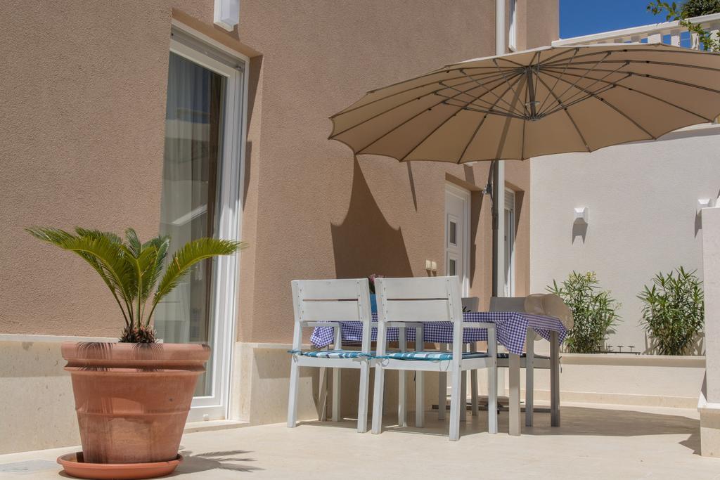 Apartments Villa Atlantis Trogir Extérieur photo